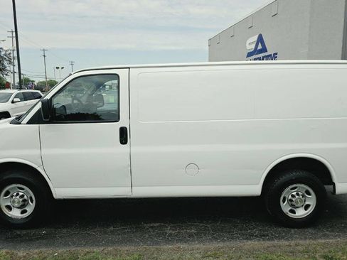 Used 2014 Chevrolet Express 2500 RWD image 3