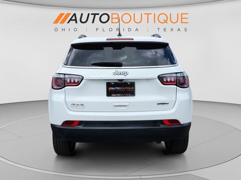 Used 2022 Jeep Compass Latitude w/ Sun and Sound Group AWD/4WD image 4