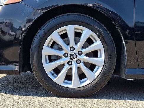 Used 2020 Toyota Camry LE AWD/4WD image 11