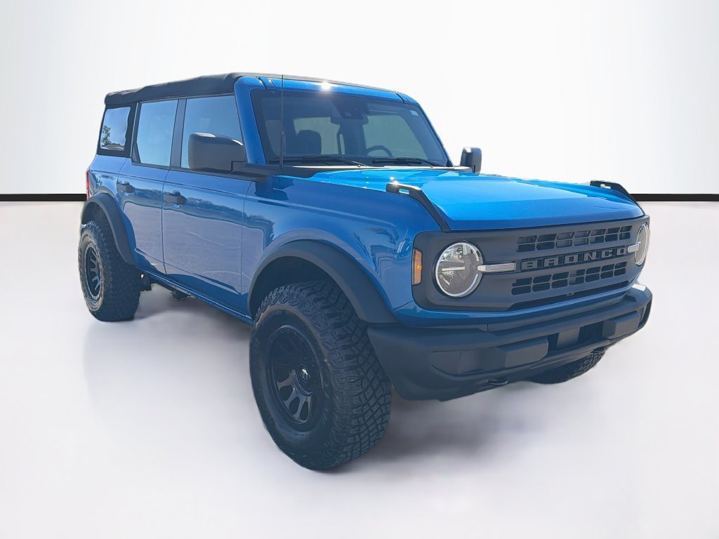 Used 2023 Ford Bronco 4-Door AWD/4WD image 3