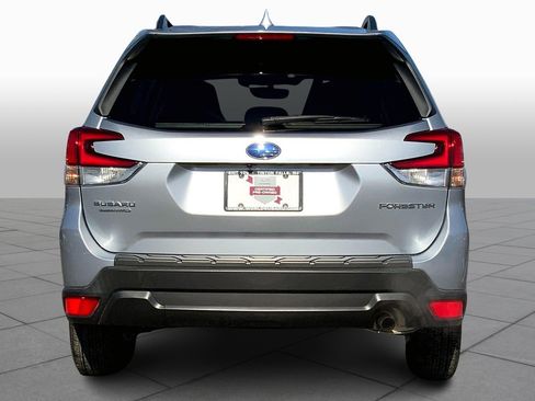 Used 2020 Subaru Forester Premium image 4