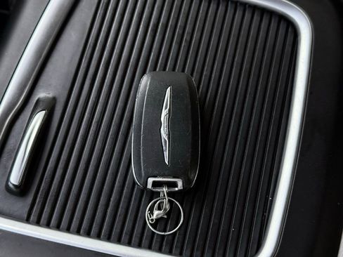 Used 2020 Chrysler Pacifica Limited FWD image 49