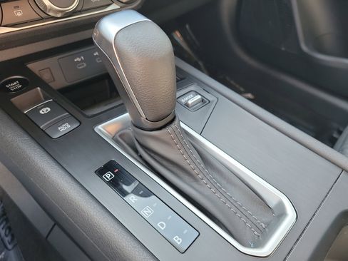 Certified 2025 Nissan Kicks SV image 30