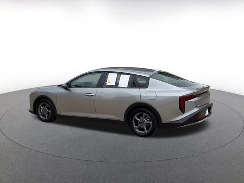 Used 2025 Kia K4 LXS image 10