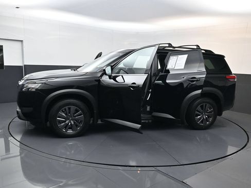 Used 2024 Nissan Pathfinder SV w/ Lighting Package (N92) FWD image 31