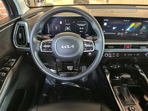 Used 2024 Kia Sorento SX AWD/4WD image 18