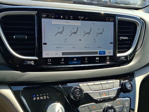 Used 2023 Chrysler Pacifica Touring-L FWD image 14