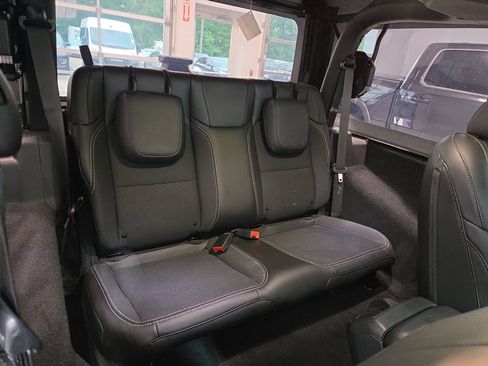 Used 2023 Jeep Wrangler Sport AWD/4WD image 10