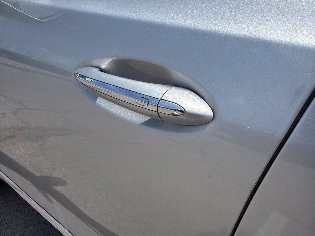 Used 2019 Buick Enclave Essence FWD image 16