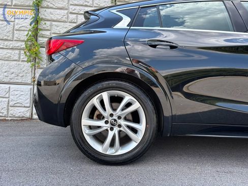 Used 2017 INFINITI QX30 w/ Cargo Package image 12