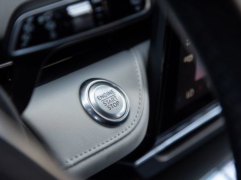 Used 2025 Lincoln Nautilus Reserve AWD/4WD image 17