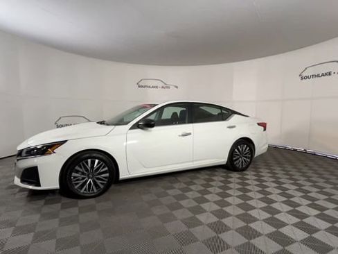 Certified 2025 Nissan Altima 2.5 SV image 4