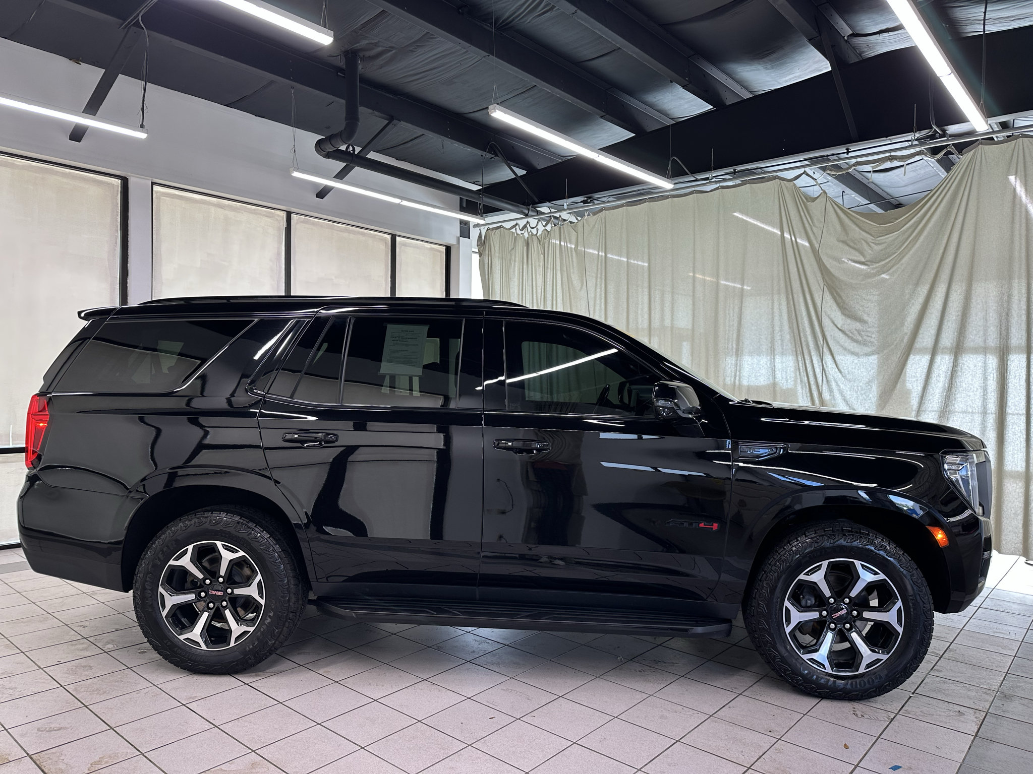 Certified 2023 GMC Yukon AT4 w/ Technology Package AWD/4WD image 3