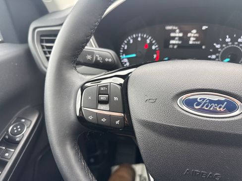 Used 2022 Ford Escape SE w/ Cold Weather Package image 31