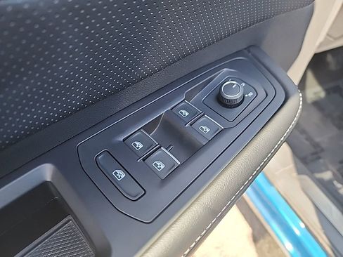 Certified 2025 Volkswagen Atlas Cross Sport SE image 10