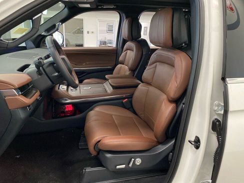 New 2026 Lincoln Navigator L Reserve AWD/4WD image 19