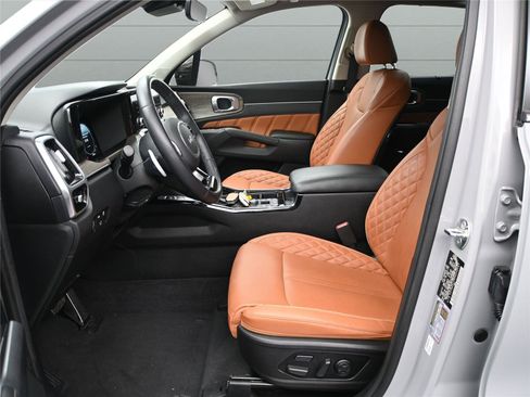 Used 2023 Kia Sorento SX Prestige image 11