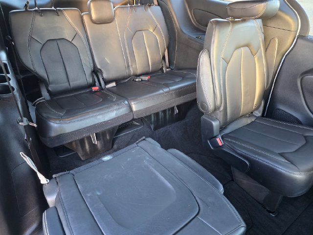 Certified 2025 Chrysler Pacifica Select w/ Fav Edition Package FWD image 30