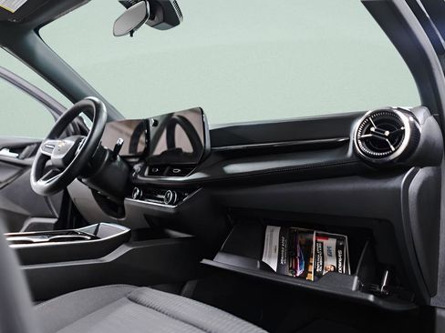 Used 2025 Chevrolet Equinox LT image 35