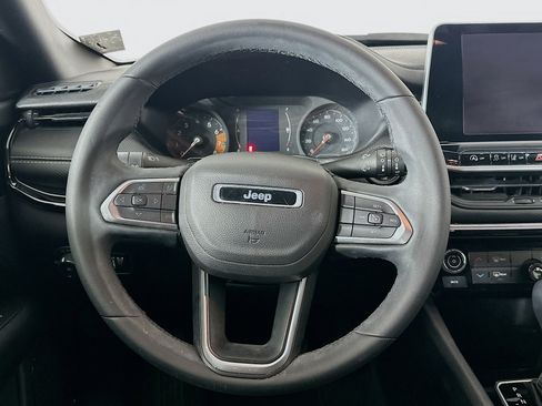 Used 2022 Jeep Compass Latitude FWD image 18