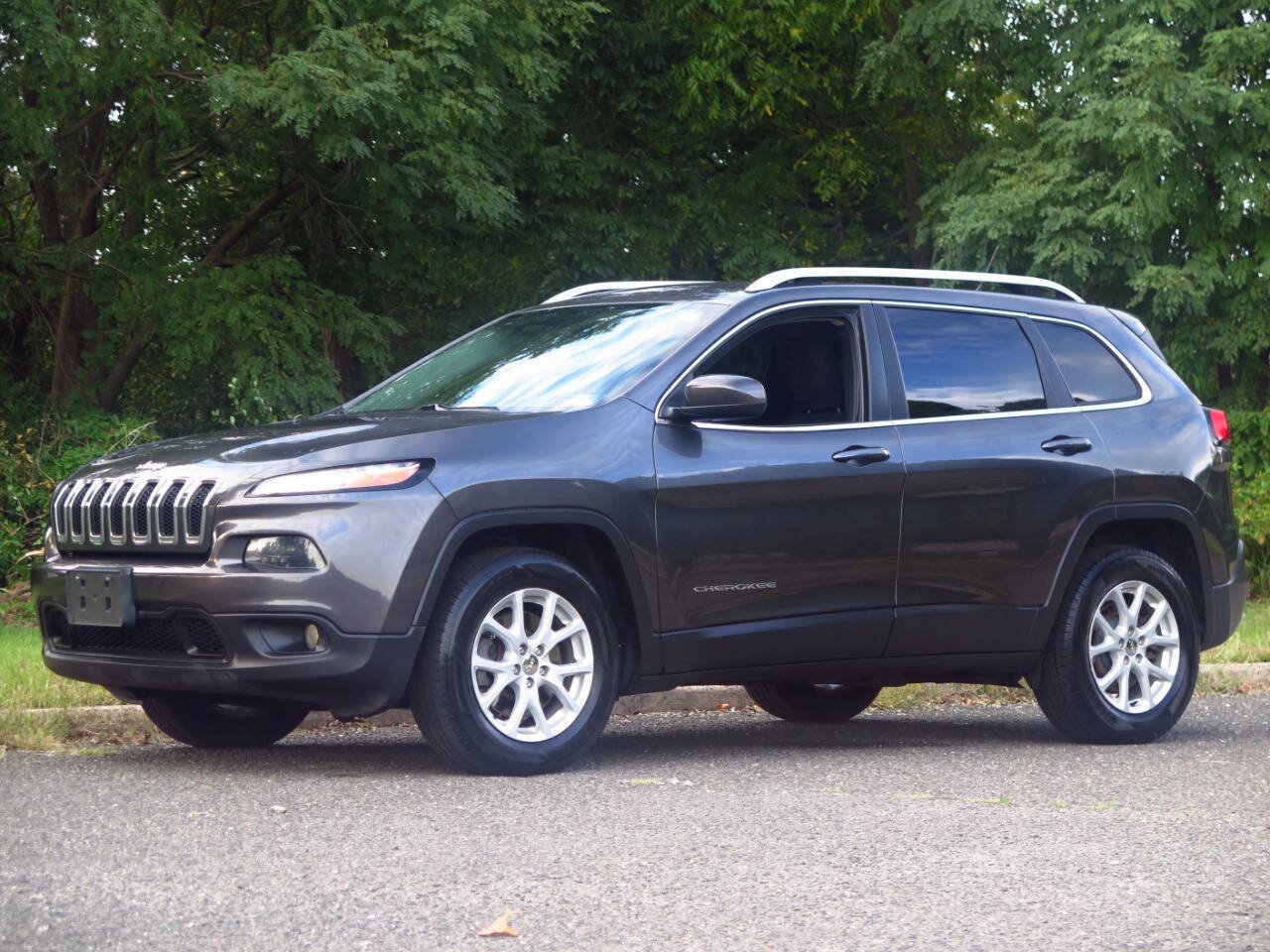 Used 2016 Jeep Cherokee Latitude AWD/4WD image 1