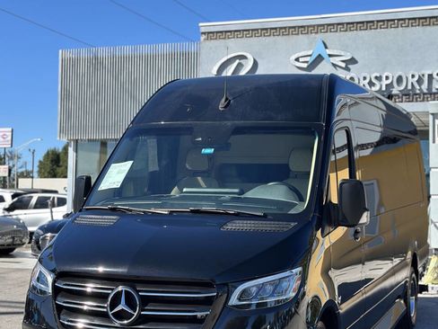 Used 2023 Mercedes-Benz Sprinter 3500 image 3