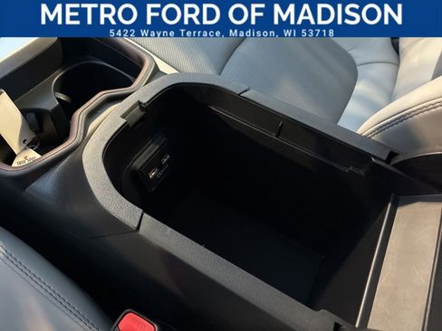 Used 2021 Toyota RAV4 Limited image 16