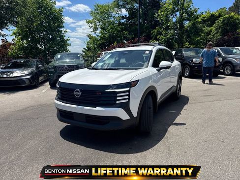 Used 2025 Nissan Kicks SR FWD image 4