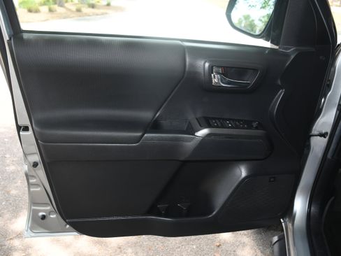 Certified 2022 Toyota Tacoma TRD Sport w/ TRD Premium Sport Package AWD/4WD image 9