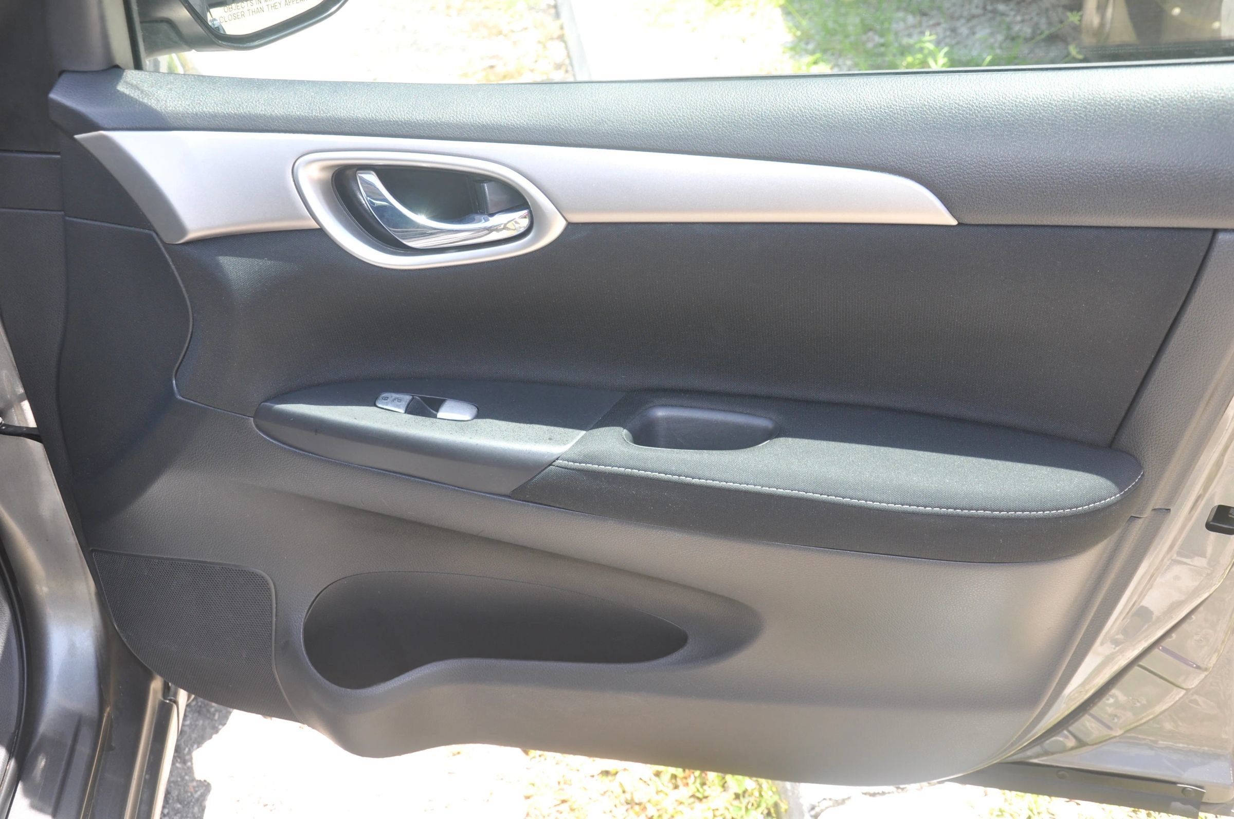 Used 2015 Nissan Sentra SV FWD image 13