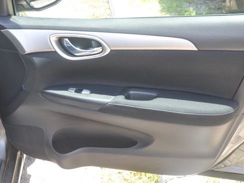 Used 2015 Nissan Sentra SV FWD image 13