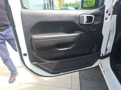Certified 2025 Jeep Wrangler Sport AWD/4WD image 10