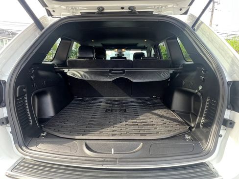 Used 2021 Jeep Grand Cherokee Limited image 10