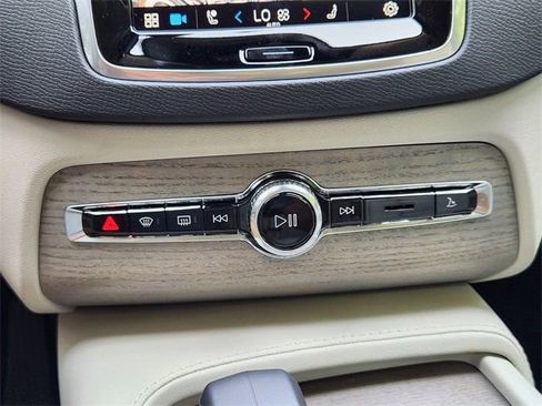 Certified 2025 Volvo XC90 T8 Plus w/ Protection Package Premier image 16