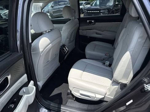 Used 2023 Kia Sorento SX Prestige w/ Panoramic Sunroof Package AWD/4WD image 17