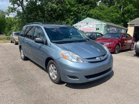 Used 2007 Toyota Sienna CE FWD image 1