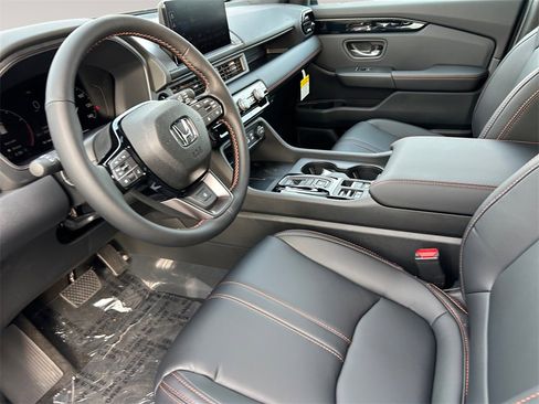 New 2025 Honda Pilot TrailSport image 10