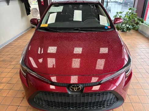 Used 2022 Toyota Corolla LE image 4