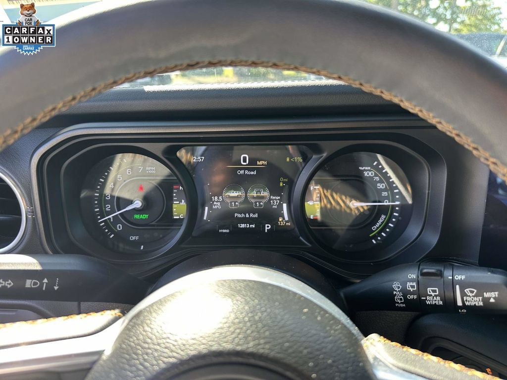 Used 2024 Jeep Wrangler Unlimited Sahara w/ Technology Group AWD/4WD image 23