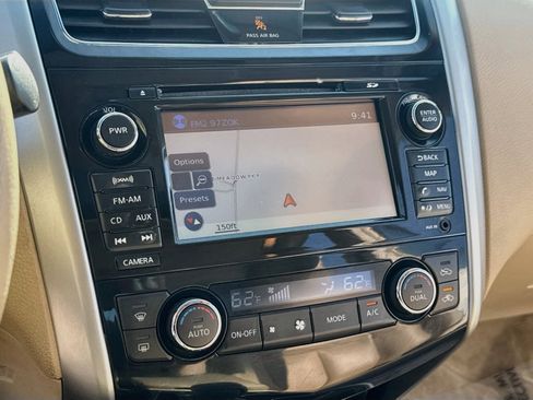 Used 2013 Nissan Altima 2.5 SL w/ Technology Pkg FWD image 17