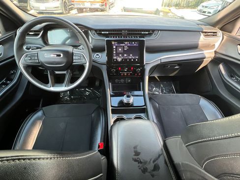 Used 2024 Jeep Grand Cherokee L Laredo image 17