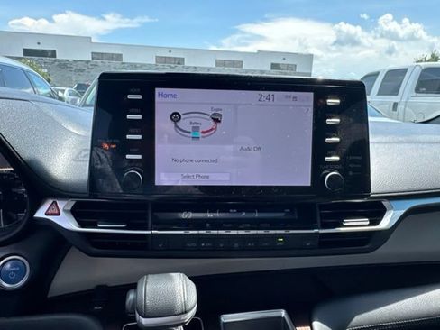 Used 2021 Toyota Sienna XLE FWD image 13