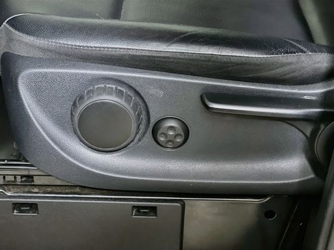 Used 2018 Mercedes-Benz Metris Passenger image 16