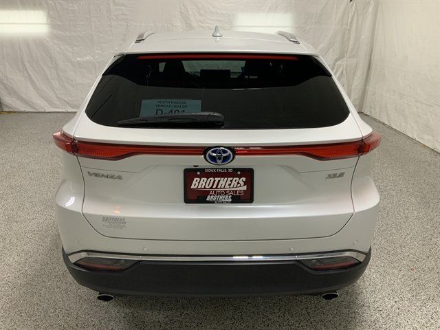 Used 2024 Toyota Venza XLE AWD/4WD image 6