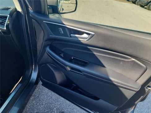 Used 2018 Ford Edge Titanium w/ Technology Package image 22