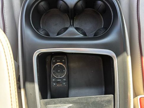Used 2017 Chrysler Pacifica Limited w/ UConnect Theater Package FWD image 11