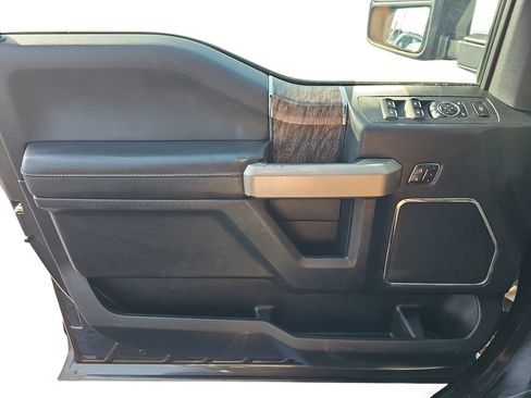 Used 2017 Ford F250 Lariat w/ Lariat Value Package AWD/4WD image 25