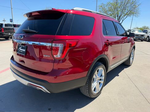 Used 2017 Ford Explorer XLT w/ Equipment Group 202A AWD/4WD image 3