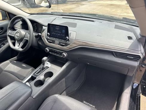 Used 2025 Nissan Altima 2.5 SV FWD image 18