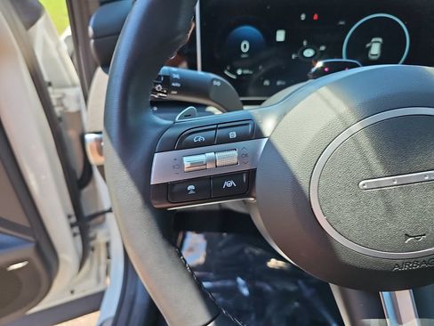 Certified 2025 Hyundai Tucson Limited FWD image 16